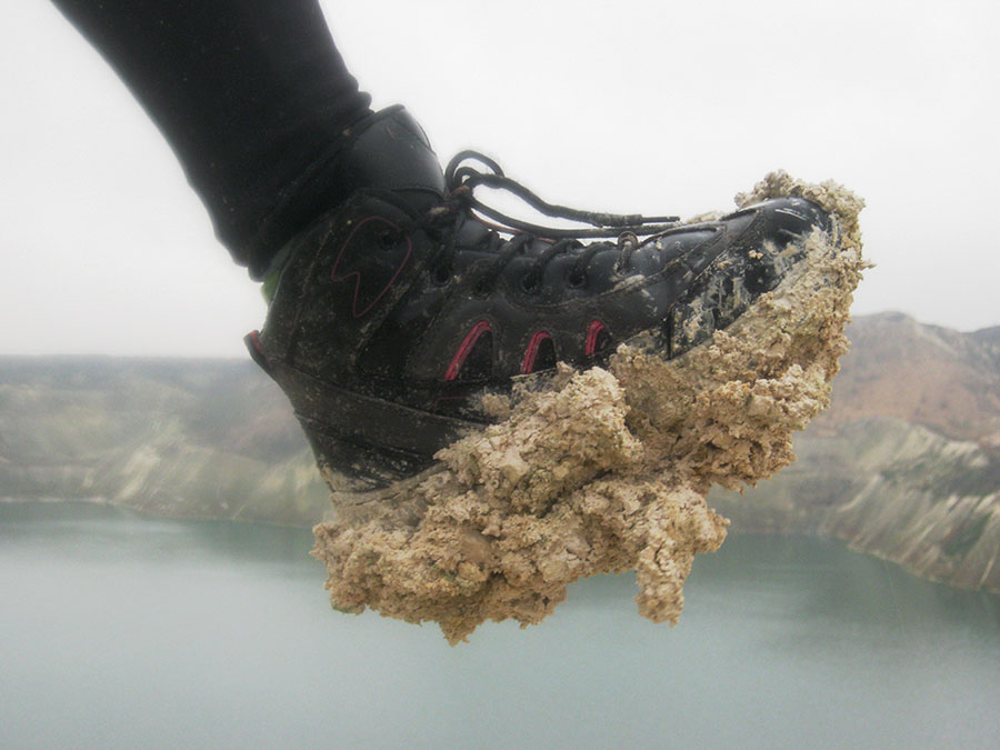 грязь мешает контактной обуви 