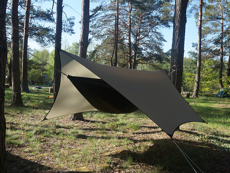 туристический гамак или палатка