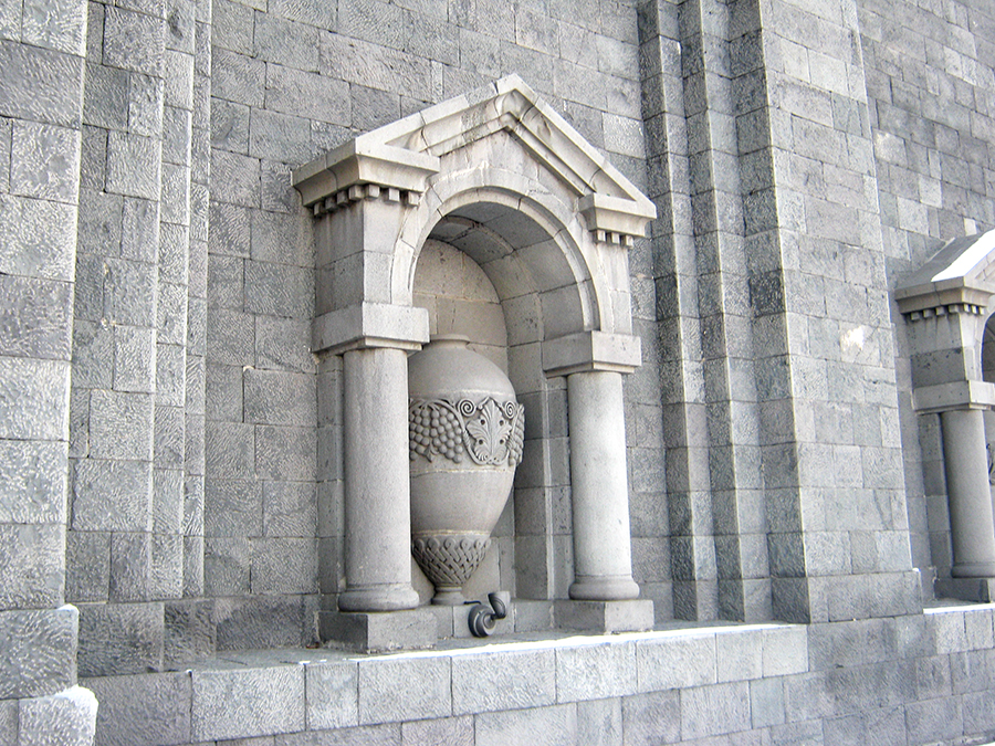 украшение стен зданий Еревана