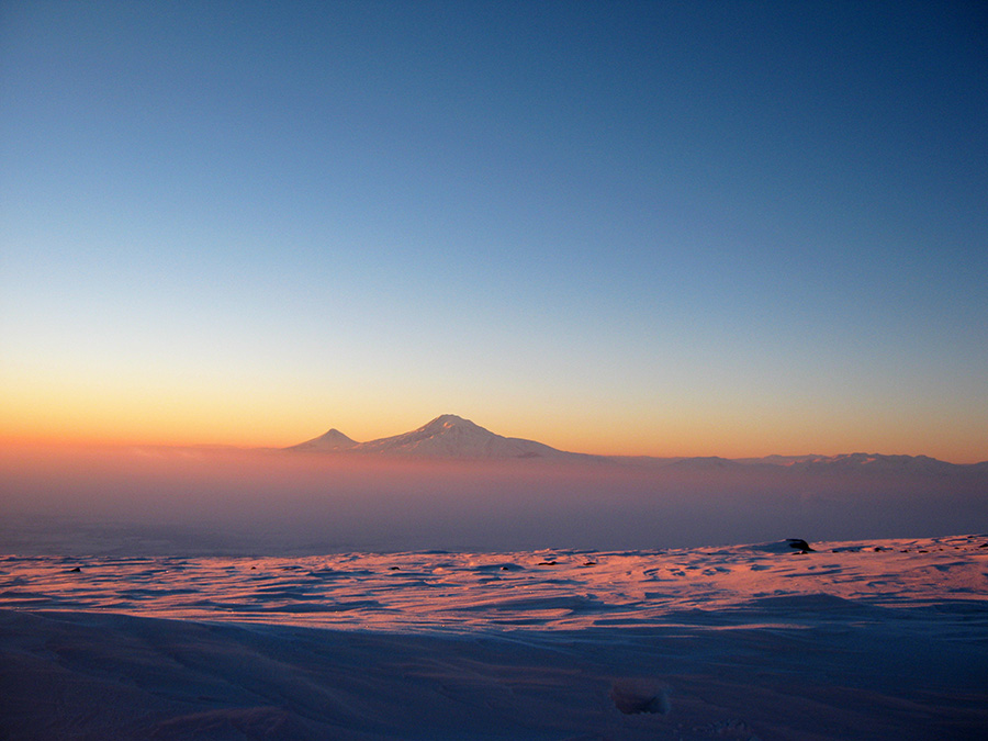 закат в горах Армении