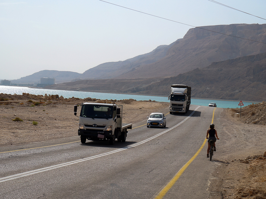 дорога вдоль Мертвого моря