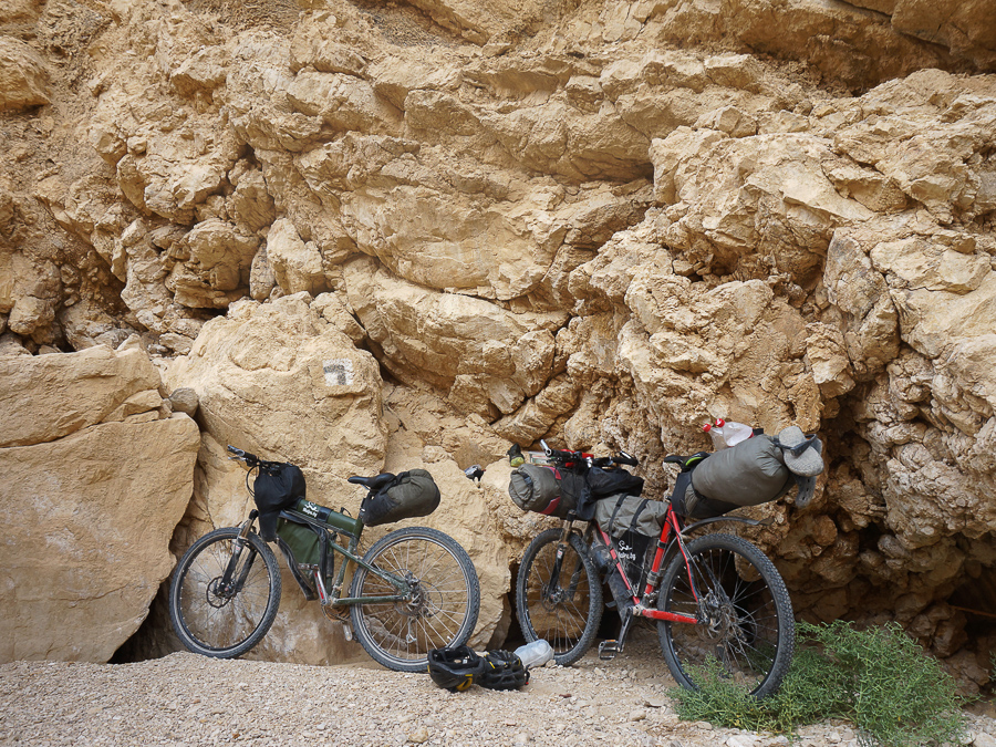 оставленные велосипеды в горах