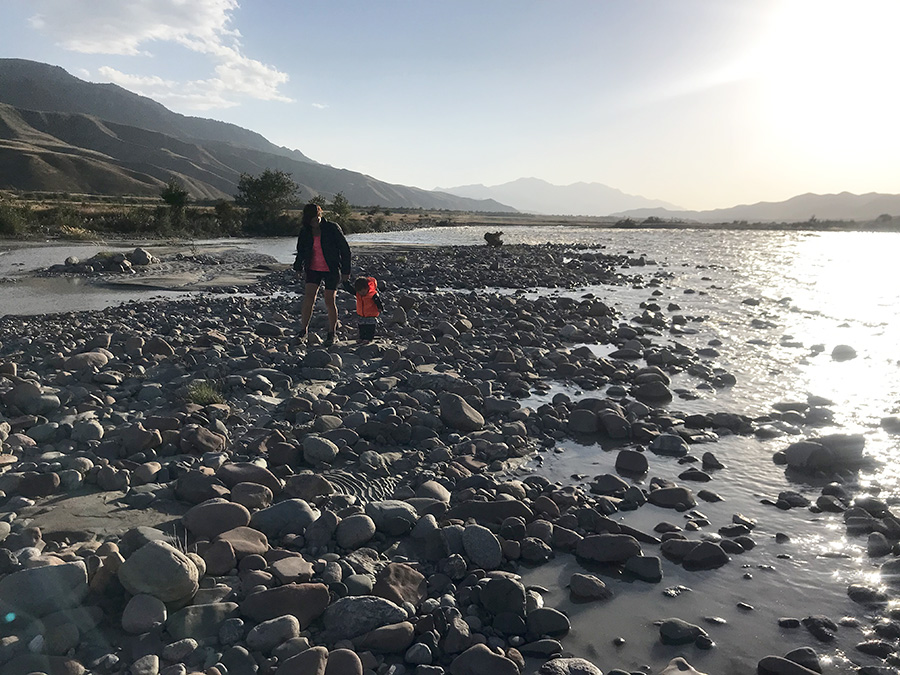 отдых у реки Нарын Киргизия